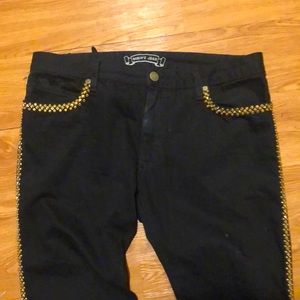 Robins Jean paints black and gold plated
